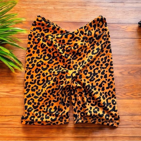 LICI FITLeopard Print Scrunch Biker Shorts - Size M - Animal Print / Orange - Picture 2 of 12
